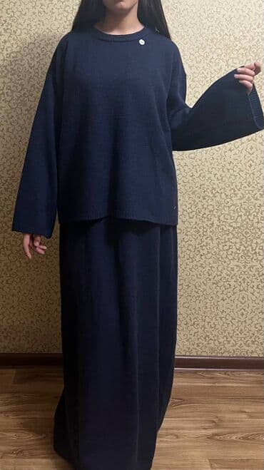 Костюм с юбкой, Модель юбки: Прямая, Макси, Стандарт at lalafo.kg Костюм с юбкой, Модель юбки: Прямая, Макси, Стандарт