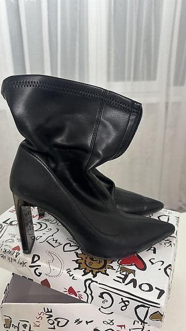 Ботинки женские, брала в Италии за 6500, размер 38, в отличном at lalafo.kg Ботинки женские, брала в Италии за 6500, размер 38, в отличном