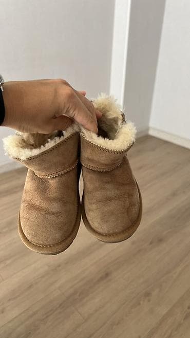 Уггилер: Детские угги UGG, модель мини, цвет классический песочный (Chestnut) lalafo.kg да — 4 Уггилер: Детские угги UGG, модель мини, цвет классический песочный (Chestnut) — 4
