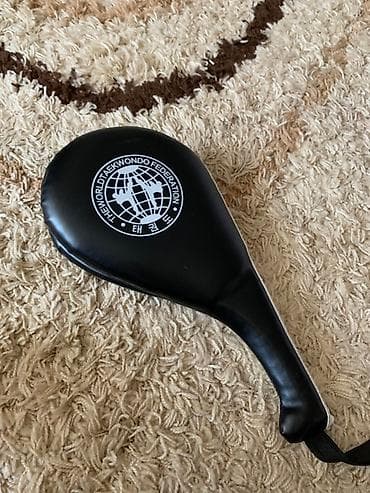 Лапа для отработки ударов в тхэквондо, выполненная в черном цвете at lalafo.kg Лапа для отработки ударов в тхэквондо, выполненная в черном цвете