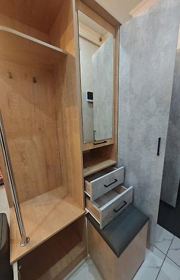 Чечинүүчү жайга шкафтар: Кире бериш үчүн шкаф, Колдонулган, Күзгүсү менен, ЛДСП lalafo.kg да — 2 Чечинүүчү жайга шкафтар: Кире бериш үчүн шкаф, Колдонулган, Күзгүсү менен, ЛДСП — 2