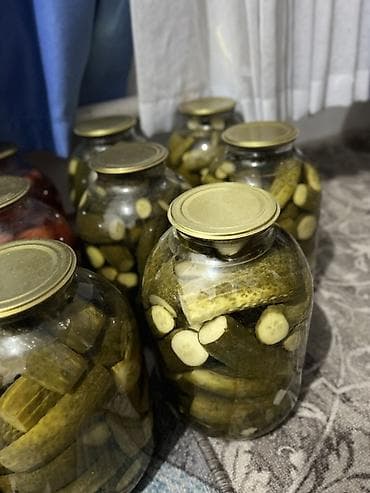 Домашние консервы в 3‑литровых банках - Огурцы маринованные: плотные at lalafo.kg Домашние консервы в 3‑литровых банках - Огурцы маринованные: плотные