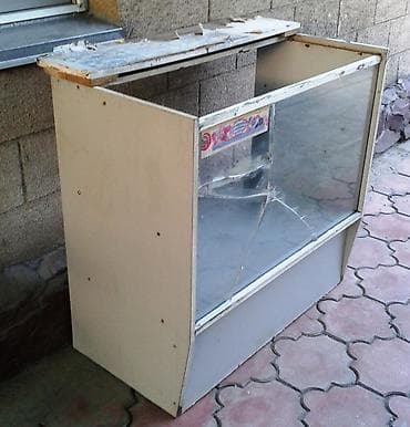 Продаю простую витрину, б/у. Размеры: длина 100 см, ширина 50 см at lalafo.kg Продаю простую витрину, б/у. Размеры: длина 100 см, ширина 50 см
