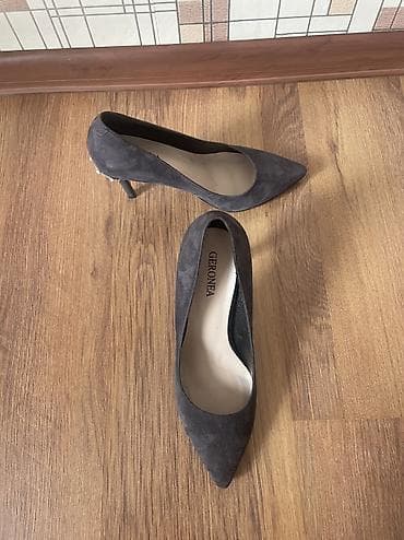 Туфли темно серые, пару раз надевала, покупала дорого, продаю дешево at lalafo.kg Туфли темно серые, пару раз надевала, покупала дорого, продаю дешево