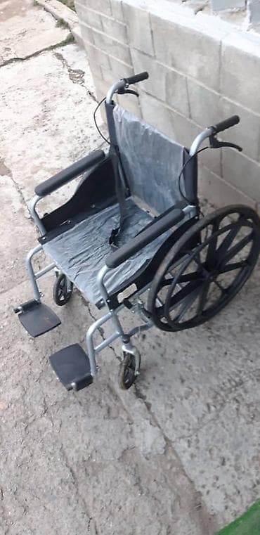 Инвалидная коляска с ручным приводом, почти новая at lalafo.kg Инвалидная коляска с ручным приводом, почти новая