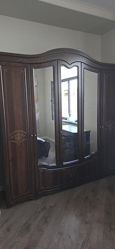 Кийим үчүн комоддор: Уктоочу бөлмө гарнитуру, Колдонулган, Шкаф, Жыгач, Өзү алып кетүү, түсү - Күрөң lalafo.kg да — 1 Кийим үчүн комоддор: Уктоочу бөлмө гарнитуру, Колдонулган, Шкаф, Жыгач, Өзү алып кетүү, түсү - Күрөң — 1