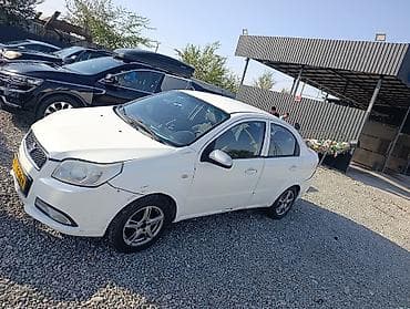 Газ бензин на обычных номерах Белый компактный седан (4 двери) с at lalafo.kg Газ бензин на обычных номерах Белый компактный седан (4 двери) с