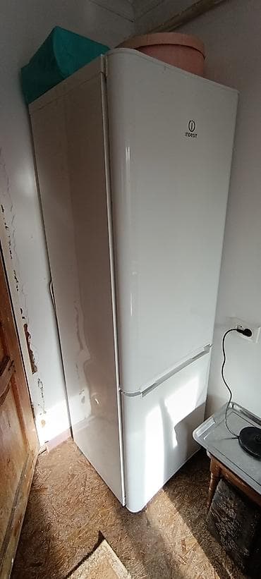 Срочно продаётся б/у холодильник Основные характеристики Тип at lalafo.kg Срочно продаётся б/у холодильник Основные характеристики Тип