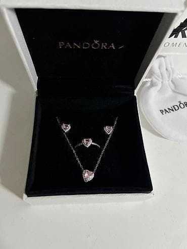Төш белгилер: Набор украшений Pandora с розовыми сердцами. Состав набора: - Колье lalafo.kg да — 2 Төш белгилер: Набор украшений Pandora с розовыми сердцами. Состав набора: - Колье — 2