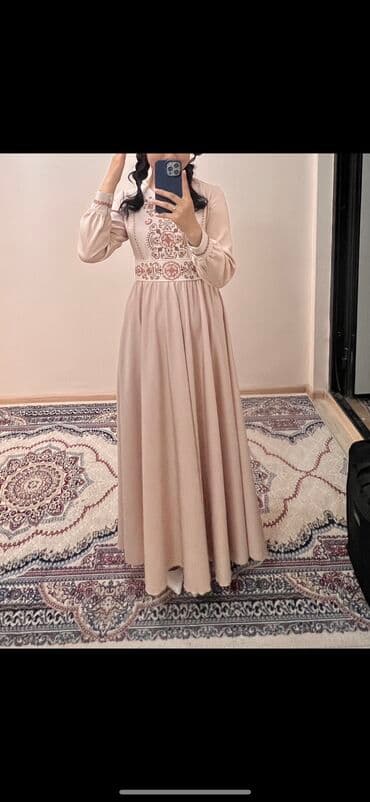 Вечернее платье, Классическое, Длинная модель, С рукавами, M at lalafo.kg Вечернее платье, Классическое, Длинная модель, С рукавами, M