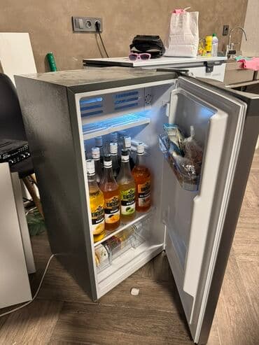 Компактный однокамерный холодильник с отдельной морозильной полкой at lalafo.kg Компактный однокамерный холодильник с отдельной морозильной полкой