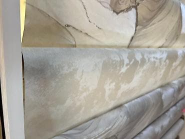 Рулонные обои с абстрактным мраморным рисунком. - Цветовая гамма at lalafo.kg Рулонные обои с абстрактным мраморным рисунком. - Цветовая гамма