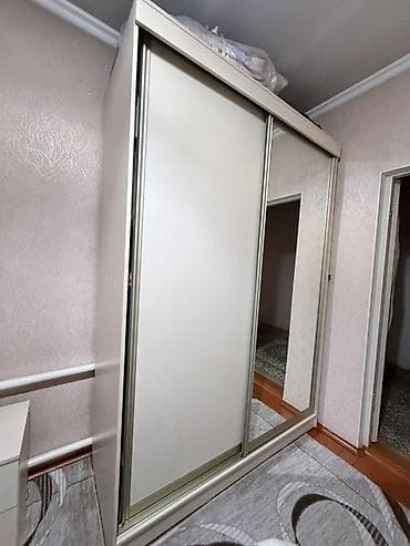 Чечинүүчү жайга шкафтар: Купе шкаф, Колдонулган, Күзгүсү менен, ЛДСП lalafo.kg да — 4 Чечинүүчү жайга шкафтар: Купе шкаф, Колдонулган, Күзгүсү менен, ЛДСП — 4