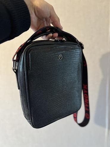 Мужская сумка через плечо TYNDYK - Компактная квадратная форма. - at lalafo.kg Мужская сумка через плечо TYNDYK - Компактная квадратная форма. -