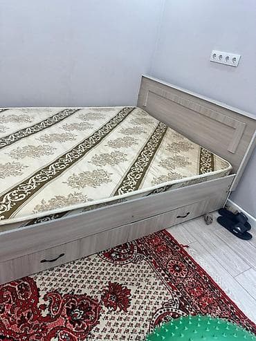 Двуспальная кровать, Б/у, С матрасом, длина - 200 см at lalafo.kg Двуспальная кровать, Б/у, С матрасом, длина - 200 см
