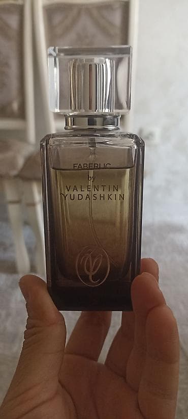 Парфюмерная вода Faberlic by Valentin Yudashkin - Флакон с at lalafo.kg Парфюмерная вода Faberlic by Valentin Yudashkin - Флакон с