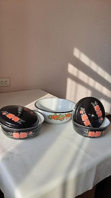 Посуда эмалированная, советская. Чашки с крышками 23×9 см. и 20×8 см at lalafo.kg Посуда эмалированная, советская. Чашки с крышками 23×9 см. и 20×8 см