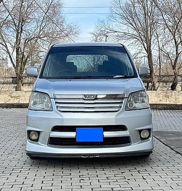Toyota Noah: 2005 г., 2 л, Автомат, Бензин, Минивэн at lalafo.kg Toyota Noah: 2005 г., 2 л, Автомат, Бензин, Минивэн