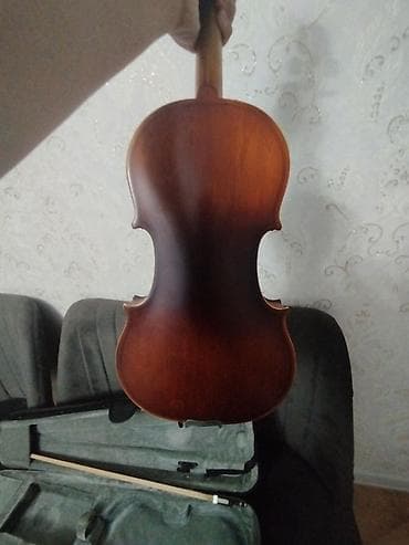 Скрипка с футляром и смычком - Классическая акустическая скрипка at lalafo.kg Скрипка с футляром и смычком - Классическая акустическая скрипка
