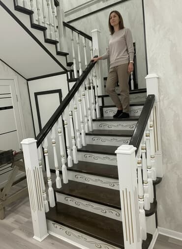 Деревянная лестница Для дома, Бесплатная доставка, Вид дерева: Кара Жыгач, Стиль: Классический at lalafo.kg Деревянная лестница Для дома, Бесплатная доставка, Вид дерева: Кара Жыгач, Стиль: Классический