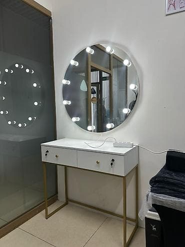 Туалетный столик, С подсветкой, цвет - Белый at lalafo.kg Туалетный столик, С подсветкой, цвет - Белый