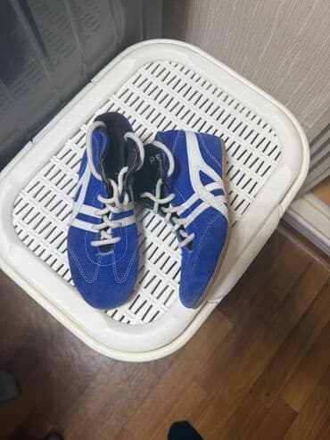 Шкафы для трансформатора: Борцовки синего цвета - Размер на ярлыке: 33 - Материал верха at lalafo.kg — 1 Шкафы для трансформатора: Борцовки синего цвета - Размер на ярлыке: 33 - Материал верха — 1